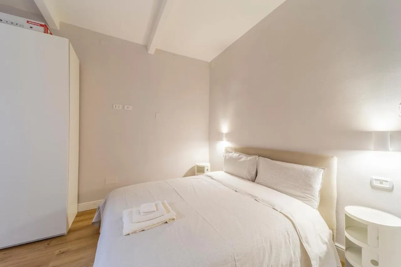 Apartment Armadillo House - Elegante Casa Vacanza A Parma Italy